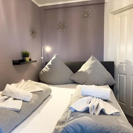 Apartment Messewohnung Fuer 4 Gaeste Mit Kostenlosem Parkplatz *