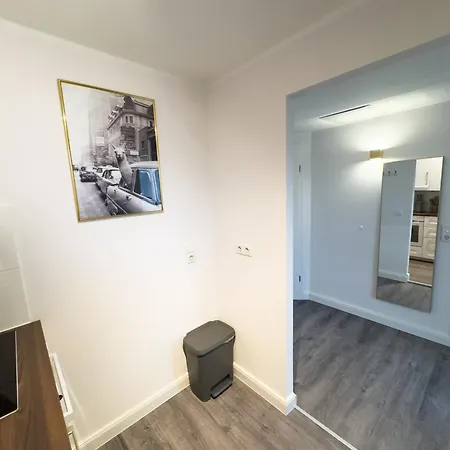 Messewohnung Fuer 4 Gaeste Mit Kostenlosem Parkplatz דירה *