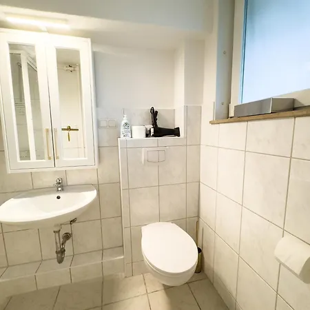 Appartement Messewohnung Fuer 4 Gaeste Mit Kostenlosem Parkplatz